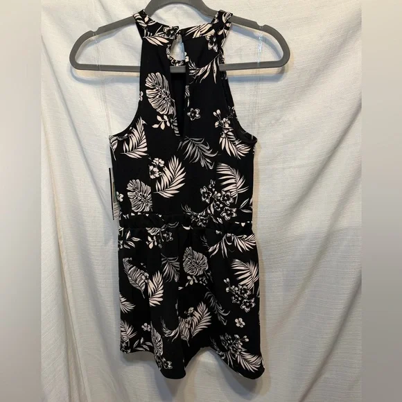 Elegant Black and White Floral Romper W/ Cutouts - Picture 2 of 6